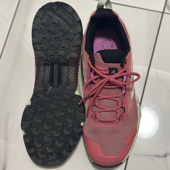 Adidas Running/ walking shoes 
Brand new, just wear once 
Size 8 ladies - Picture 4 of 7